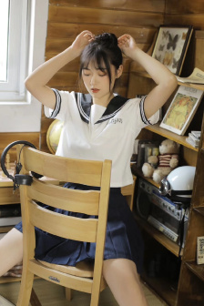 女大学生的沙龙室免费观看